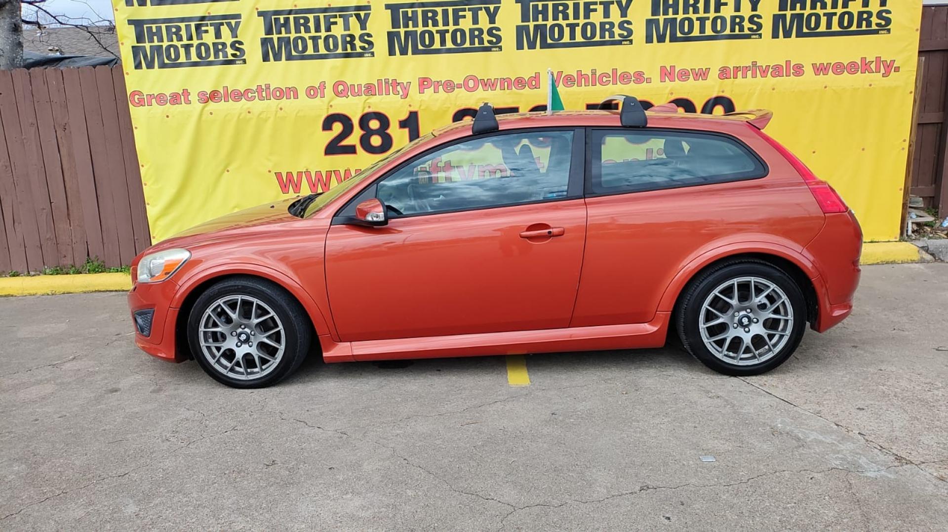 2011 Volvo C30 T5 (YV1672MK0B2) with an 2.5L L5 DOHC 20V engine, located at 16710 Clay Rd., Houston, TX, 77084, (281) 859-7900, 29.834864, -95.656166 - Photo#0